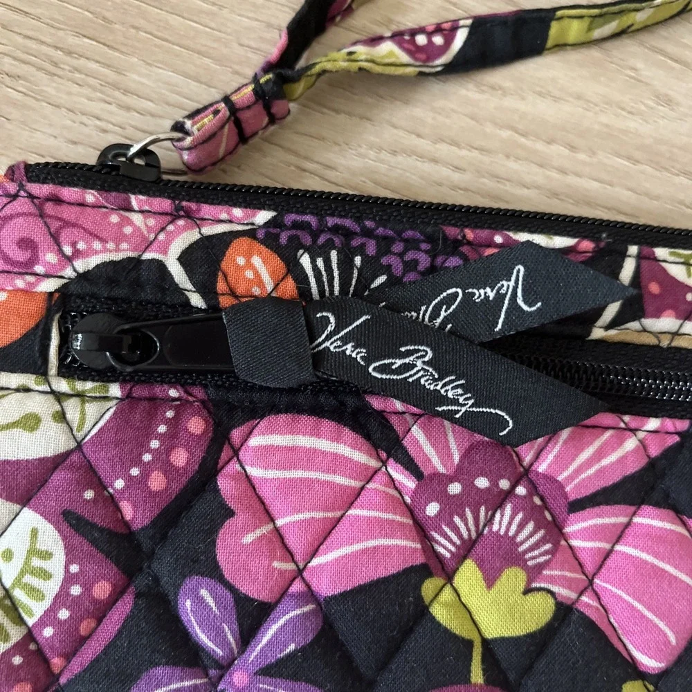 VERA BRADLEY Zip Wristlet Pirouette Pink & Black - Phone Size - Floral -‎ Travel